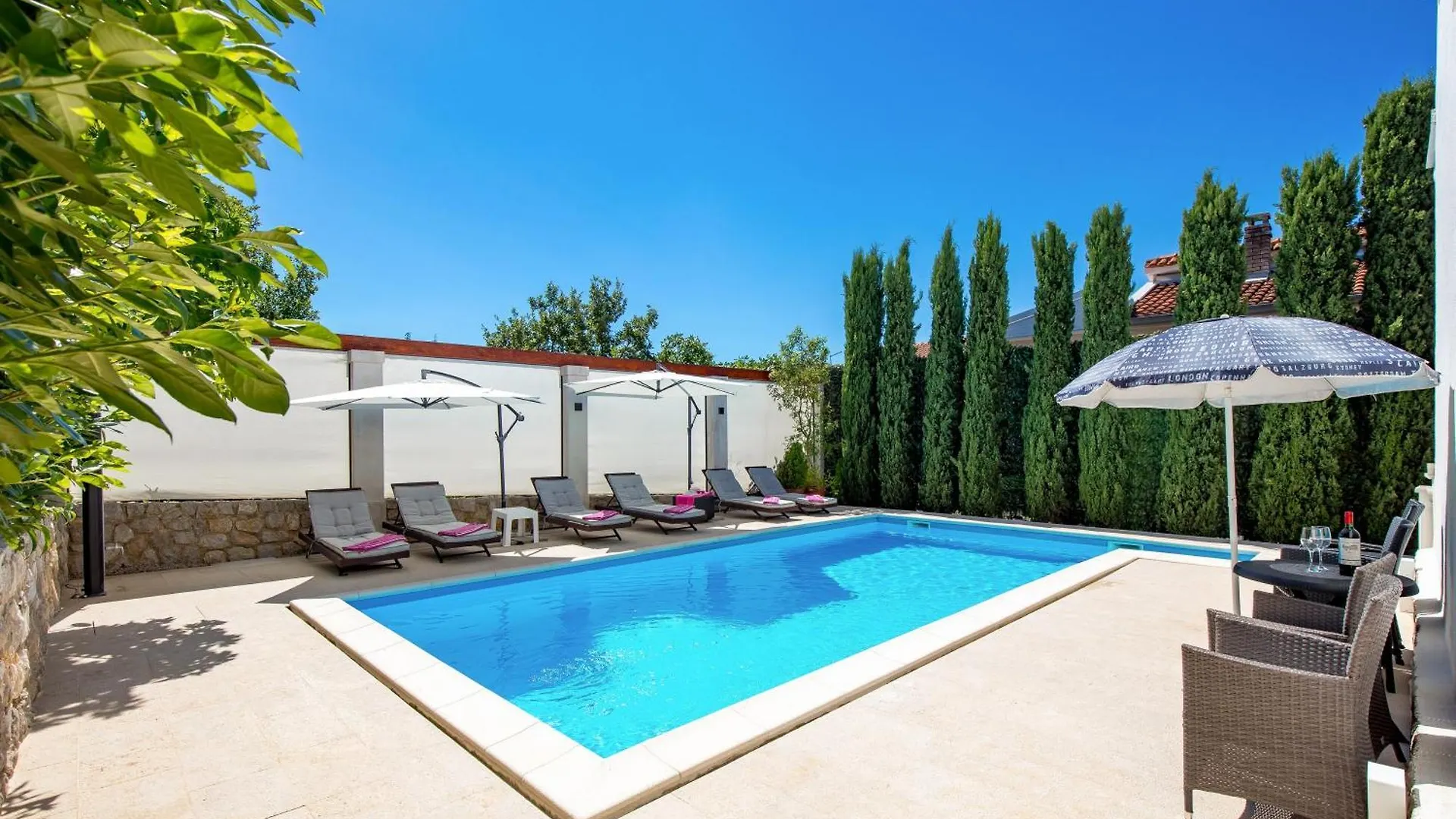 Family House Rose With Pool - Happy Rentals Pinezici