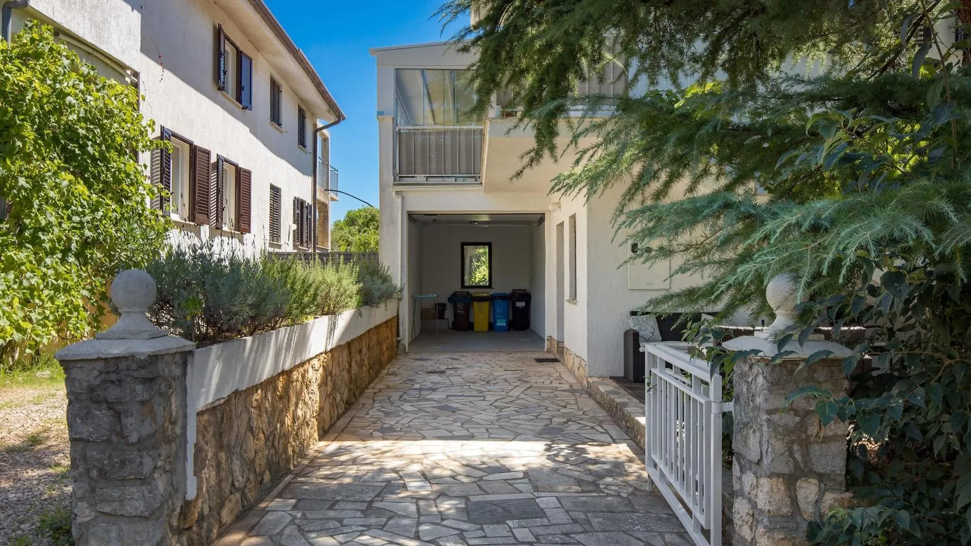 Family House Rose With Pool - Happy Rentals Pinezici  Holiday home Pinezici (Krk)