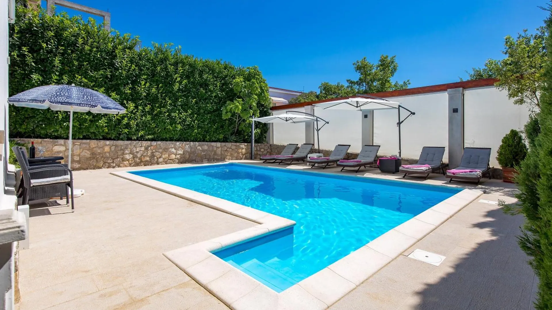 Family House Rose With Pool - Happy Rentals Pinezici  Croatia