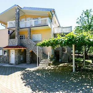  Apartment Posavec